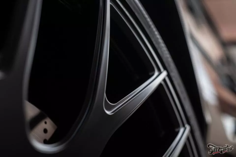 Mercedes G63AMG. Произвели кованые диски 23 дюйма.